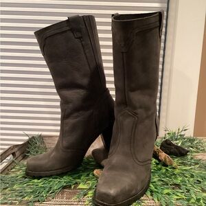Woolrich Dark Leather Heeled boot.